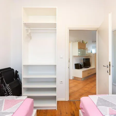 Ferienwohnung In Mit Grill, Garten Und Gemeinsamem Pool Apartman